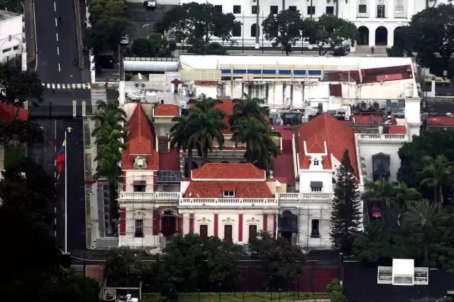 Se habrían realizado disparos a las afueras del Palacio presidencial de Miraflores.