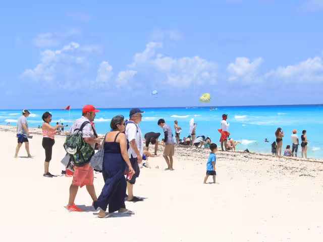 Se recomienda a la población cancunense de salir protegidos de los rayos de sol