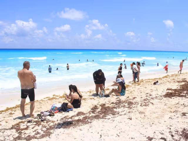 Se recomienda a la población cancunense de protegerse de los rayos del sol