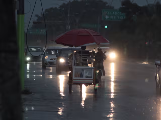 El mal clima permanecerá más días en Cancún