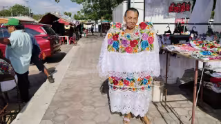 Juanita May Pech lleva más de 40 años elaborando hipiles y ternos a mano con punto de cruz