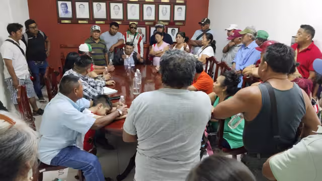 Más de 100 posesionarios exigen solución a problema con Bachoco por los terrenos La Estancia