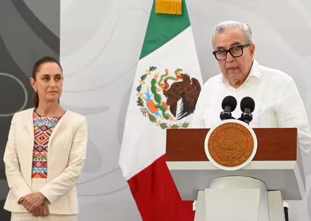 El gobernador con licencia Rubén Rocha Moya y la Presidenta Claudia Sheinbaum.
