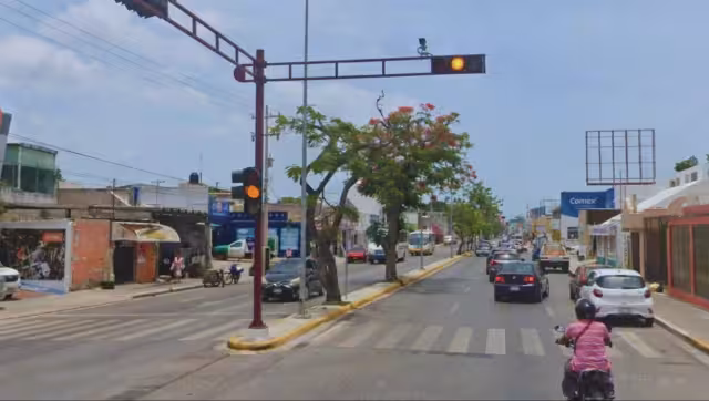 Policía de Campeche advierte sanciones por cruzar en amarillo de forma imprudente