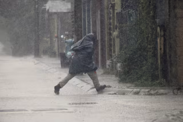 Debido a la probabilidad de lluvias, se recomienda salir protegidos por los chubascos