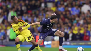 Cruz Azul vence al América y sobrevive a una remontada de película en el Clásico Joven