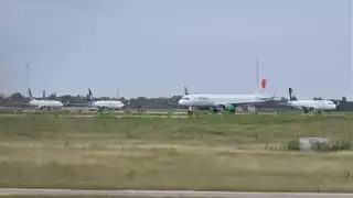 Vuelo de VivaAerobus a Miami regresa de emergencia al aeropuerto de Mérida tras ser golpeado por un “objeto extraño”