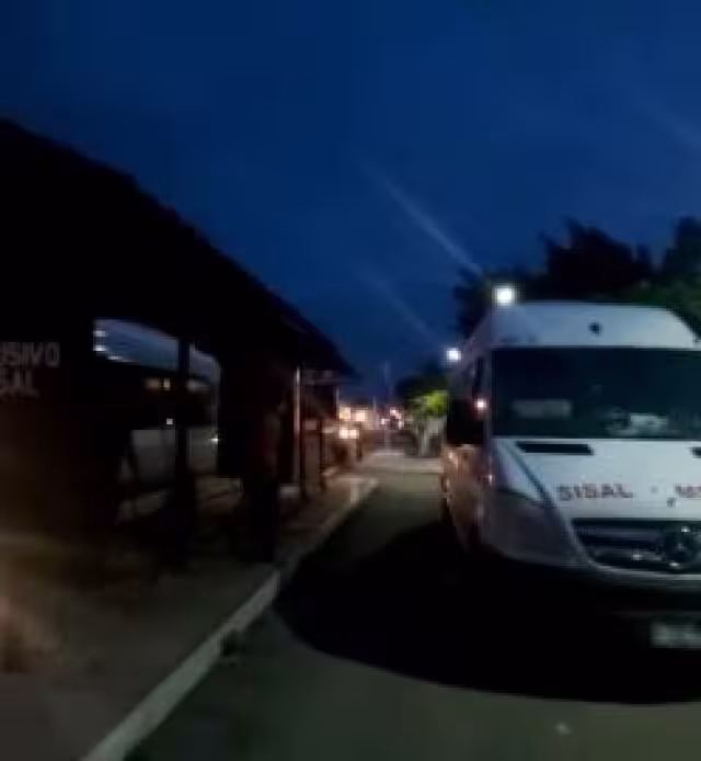 En el sitio de Camionetas de transporte Hunucma-Sisal, se observó a los vehículos completamente vacíos