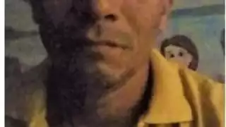 Fredi Hernández Torruco es de tez morena clara, tiene complexión delgada, y esta rapado