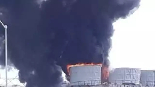 Un incendio en la refinería de Pemex en Cadereyta, Nuevo León, fue reportado la tarde de este viernes.