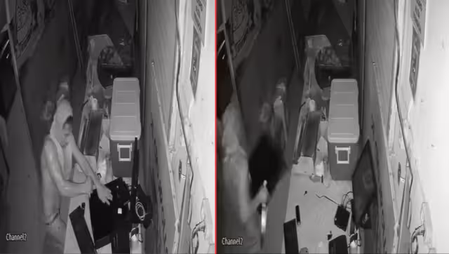 Las cámaras de vigilancia captaron el momento en que un sujeto rompió un protector metálico para entrar al local.