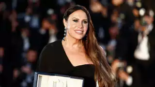 Ella es Karla Sofía Gascón, la primera mujer trans en recibir un premio en el Festival de Cannes