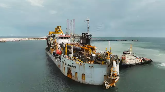 La embarcación está diseñada para realizar trabajos a gran escala, con efi ciencia y precisión