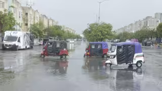 Tarde de tormenta provoca inundaciones y colapsa las principales vialidades de Cancún