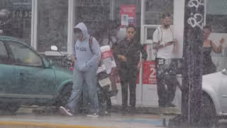 Lluvia intensa por Frente Frío 27 provoca encharcamientos en Cancún