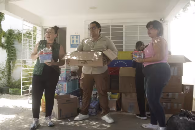 El centro de acopio reúne víveres para viajar rumbo a Venezuela el próximo domingo.
