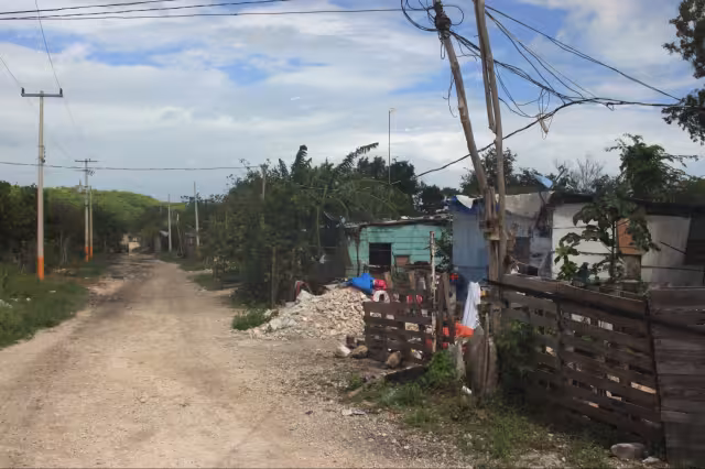 Estas colonias irregulares no cuentan con los servicios básicos.