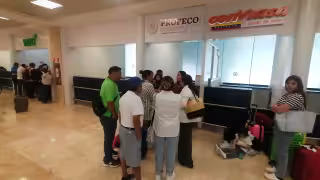 Sobreventa de vuelos causó caos en el aeropuerto de Cancún; Profeco recibe hasta 40 quejas diarias
