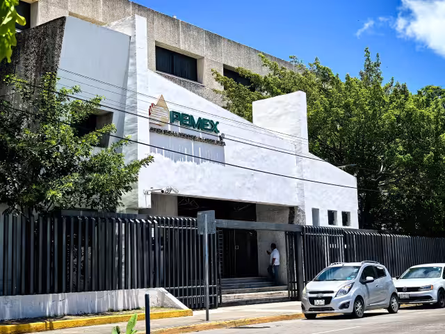 La Unión Nacional de Técnicos y Profesionistas Petroleros (UNTyPP) denunció que no se ha aplicado el aumento salarial pactado con Petróleos Mexicanos.