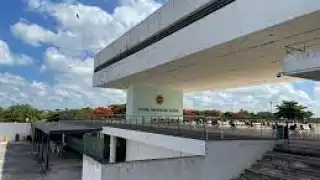 Durante una de las agresiones, el hombre rompió una laptop y el celular de la denunciante