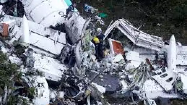 Autoridades de Brasil salva cuerpos de más de 60 victimas en accidente de avión