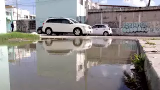 Para evitar enfermedades, los vecinos mantienen su puertas y ventanas cerradas. La molestia crece cada día en la Región 92
