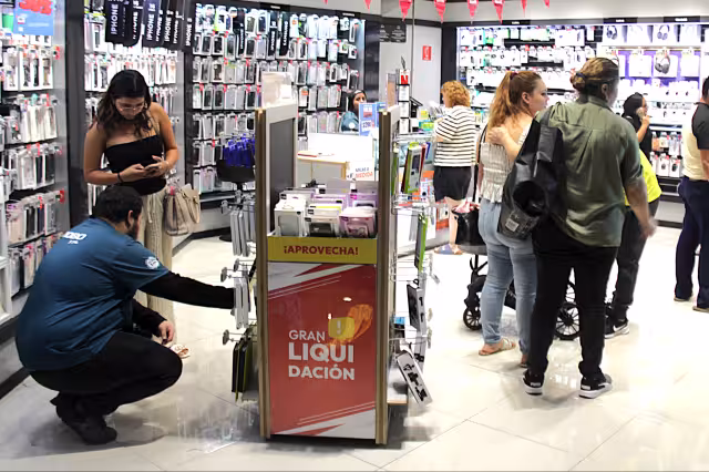 Se trata de una práctica que existe desde la década de los 90, cuando comenzó la venta y adquisición irregular de grandes cantidades 
de tarjetas SIM