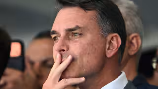 Estados Unidos anuncia que dará visa a Flávio Bolsonaro y a su familia