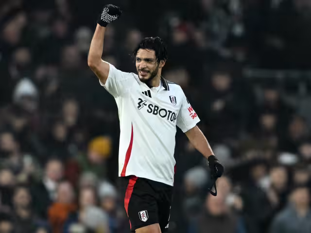 Raúl Jiménez en acción este domingo