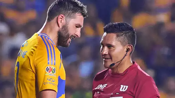 ¿El cantante amedrentado?