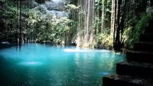 Los cenotes son ofrecidos al interior del pueblo de Cuzamá, Yucatán, con anuncios improvisados