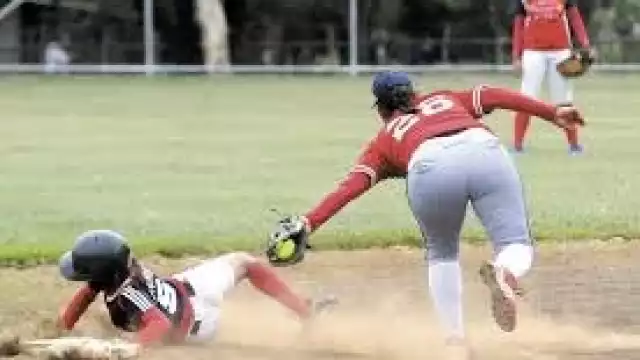 El partido de sóftbol busca reconocer a las mujeres deportistas. Foto: Ilustrativa