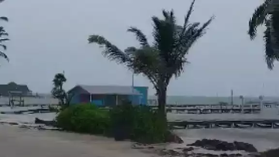 Se espera que los efectos del Huracán se vean reflejados en su totalidad a las 16:00 horas Se espera que los efectos del Huracán se vean reflejados en su totalidad a las 16:00 horas