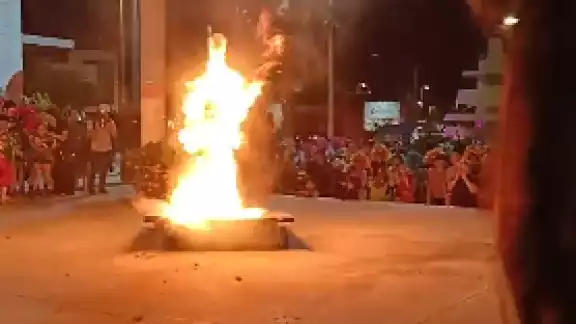 La noche de este sábado 24 de febrero, finalizaron las festividades carnestolendas de este 2024, con la tradicional quema de Juan Carnaval La noche de este sábado 24 de febrero, finalizaron las festividades carnestolendas de este 2024, con la tradicional quema de Juan Carnaval