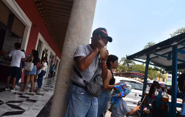 Mantenerse hidratado y evitar exposición prolongada al sol.