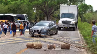 Bloqueos carreteros generan pérdidas millonarias a transportistas en Campeche