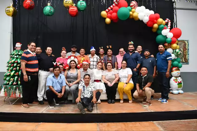 Redacciones de Campeche y Yucatán celebran con música y piñata