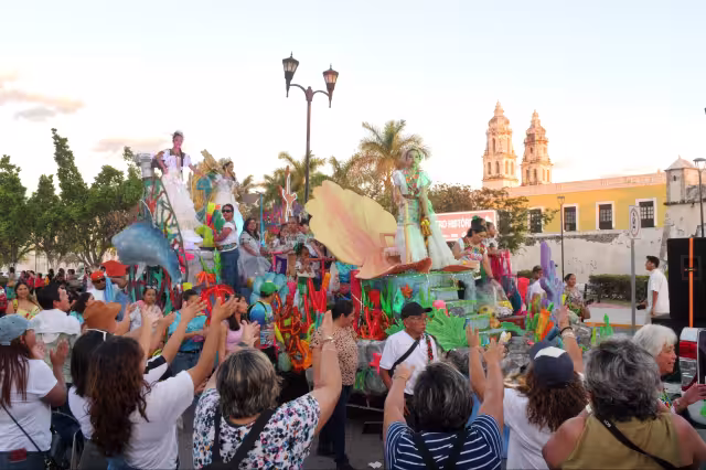 El Carnaval de Campeche es uno de los más antiguos de América, con más de 444 años de historia.