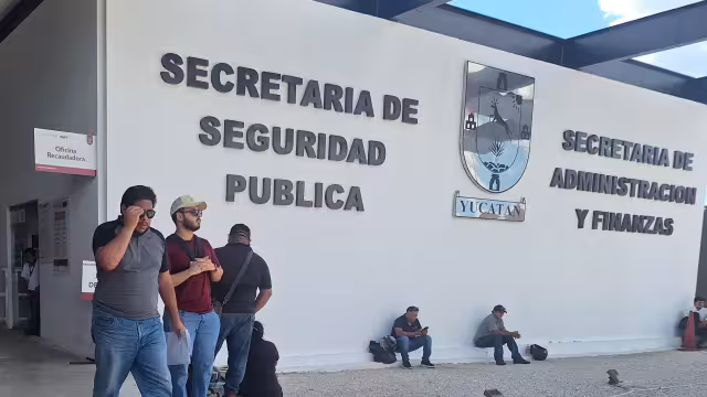 Dueños de autos se ponen al día en trámites como cambio de propietario, con miras al reemplacamiento