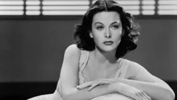 Conocida por sus papeles en el cine clásico, Hedy Lamarr era mucho más: inventora, ingeniera y 'madre' de tecnologías que hoy en día nos hacen la vida mucho más fácil Conocida por sus papeles en el cine clásico, Hedy Lamarr era mucho más: inventora, ingeniera y 'madre' de tecnologías que hoy en día nos hacen la vida mucho más fácil