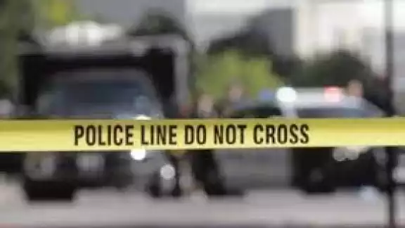 El departamento policial del condado Richmond acusó a 12 personas de asesinato y asalto agravado.
