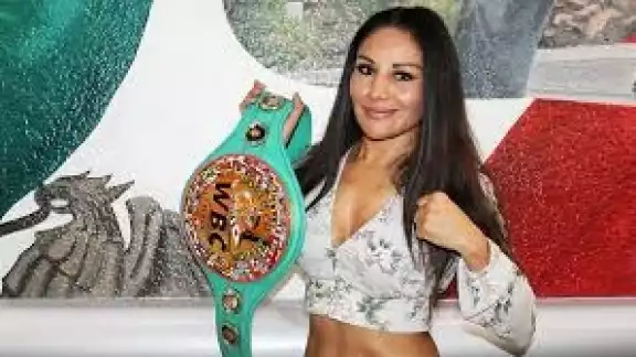 Este es el motivo por el que la Barbie Juárez tiene dificultades al hablar Este es el motivo por el que la Barbie Juárez tiene dificultades al hablar