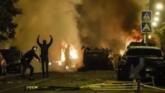 Segunda jornada de protesta en Francia por la muerte de un joven a manos de la policía deja 150 detenidos
Segunda jornada de protesta en Francia por la muerte de un joven a manos de la policía deja 150 detenidos