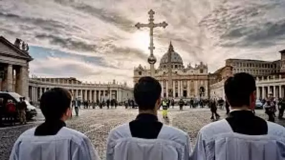 El Vaticano dice que el juicio es negativo sobre las uniones de personas del mismo sexo no sobre ellas como individuos El Vaticano dice que el juicio es negativo sobre las uniones de personas del mismo sexo no sobre ellas como individuos