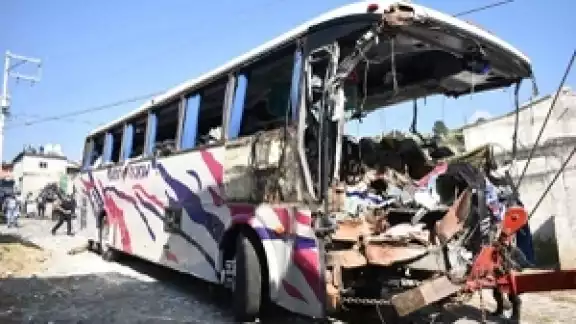 Así quedó el autobús que se chocó Así quedó el autobús que se chocó