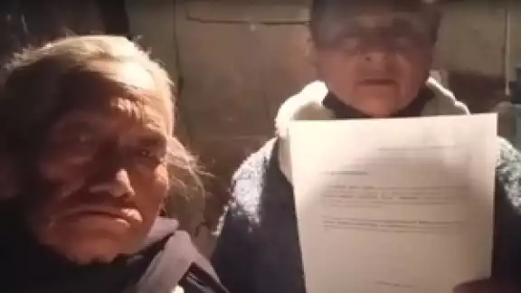 Los familiares intenta recuperar el cuerpo sin permiso de salir desde el viernes