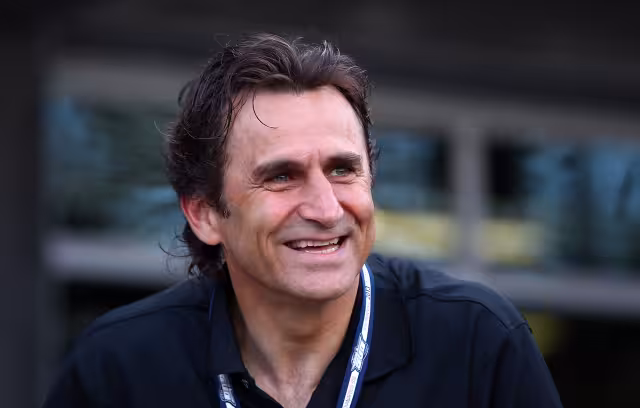 Alex Zanardi, un ídolo en su natal Italia, murió a los 59 años de edad de manera repentina, informó su familia.