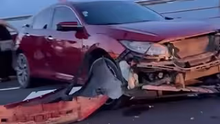 Registran grave accidente entre un taxi y un auto particular en el Puente Nichupté de Cancún
