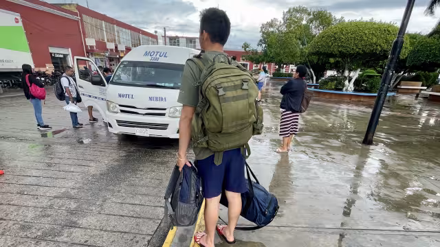 Jóvenes comentan que ahora les resultará muy difícil vivir en los Estados Unidos por los conflictos políticos