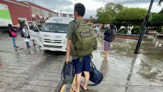 Jóvenes comentan que ahora les resultará muy difícil vivir en los Estados Unidos por los conflictos políticos